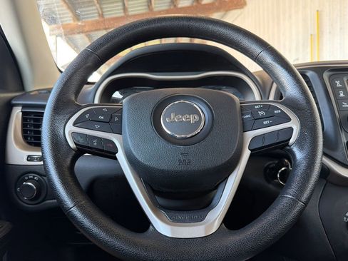 Used 2017 Jeep Cherokee Sport FWD image 20