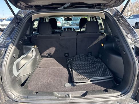 Used 2017 Jeep Cherokee Latitude w/ Cold Weather Group image 18