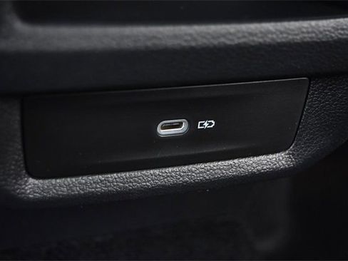 New 2025 Volkswagen Taos SE image 24