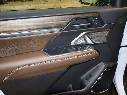 New 2026 GMC Acadia Denali Ultimate w/ LPO, Floor Liner Package image 9