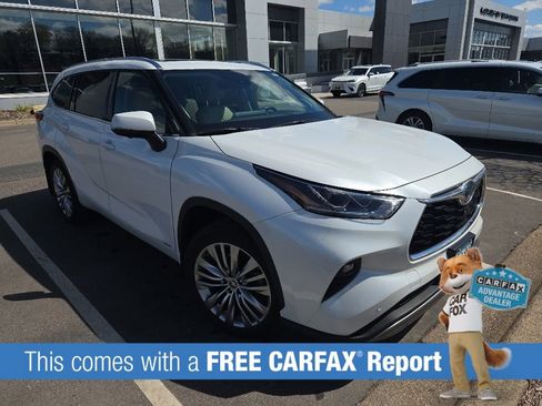 Used 2023 Toyota Highlander Platinum AWD/4WD image 2