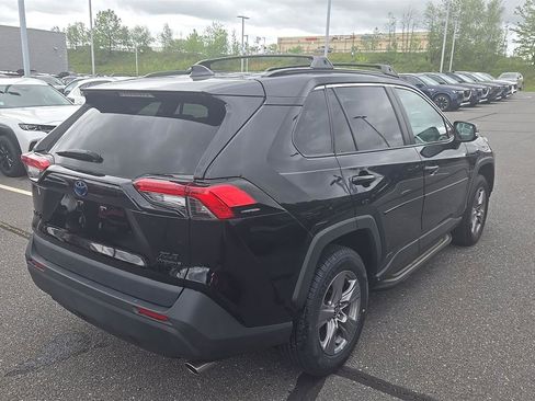 Used 2022 Toyota RAV4 XLE w/ Convenience Package image 8