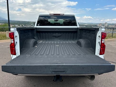 Used 2022 Chevrolet Silverado 2500 LT w/ Convenience Package AWD/4WD image 5