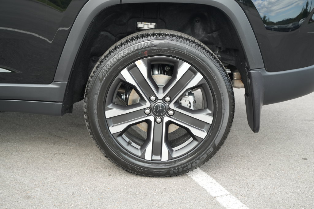 New 2027 Jeep Grand Cherokee Limited w/ MOPAR Finishing Package AWD/4WD image 43