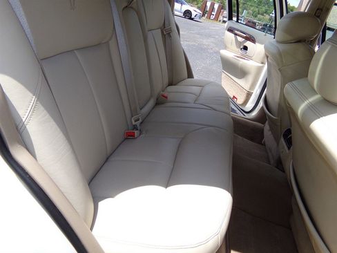 Used 2001 Lincoln Town Car Cartier RWD image 30