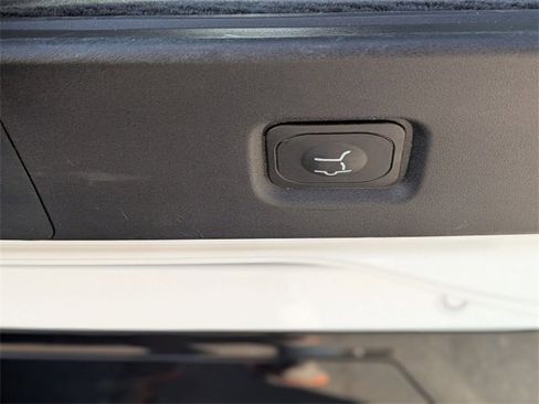 Used 2025 Lincoln Navigator Reserve image 35