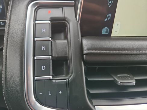 Certified 2022 Chevrolet Tahoe LT w/ Luxury Package AWD/4WD image 23