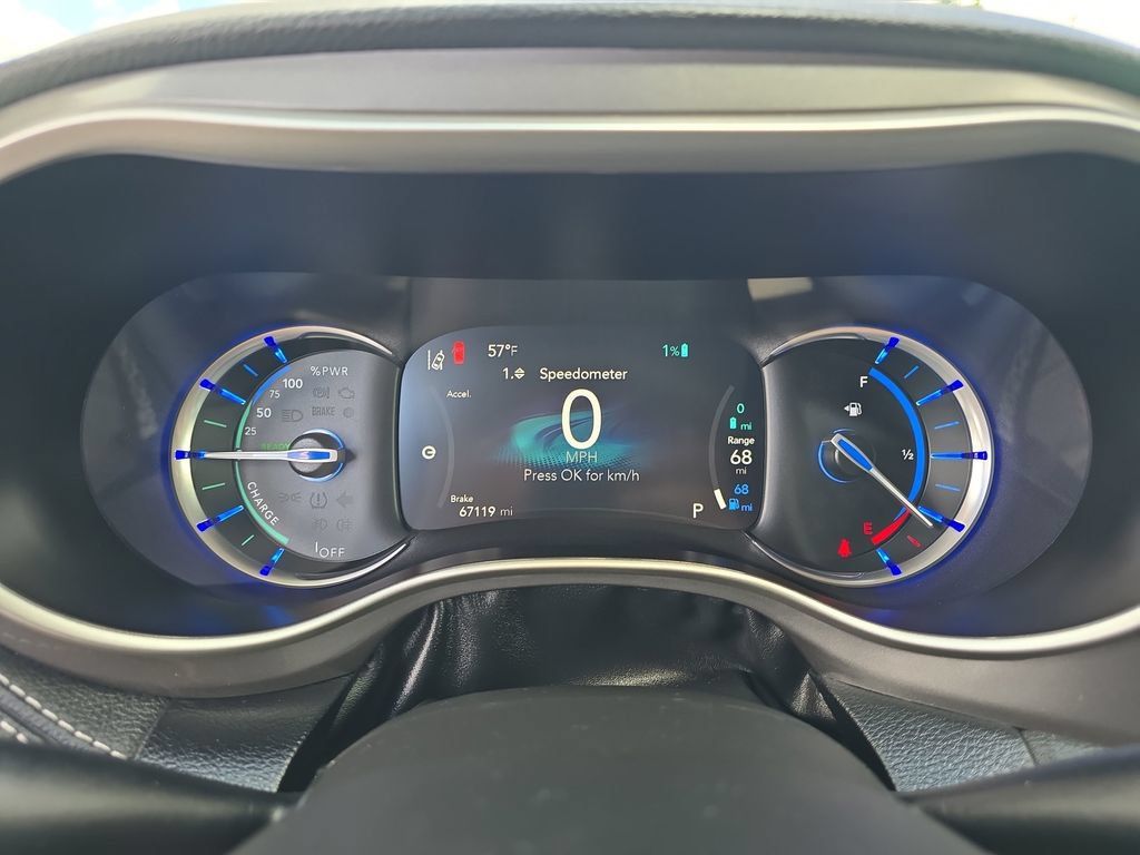 Used 2023 Chrysler Pacifica Touring-L FWD image 23