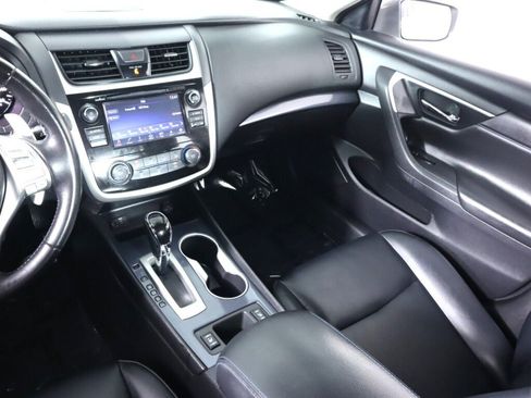 Used 2018 Nissan Altima 2.5 SR w/ SR Midnight Edition FWD image 32