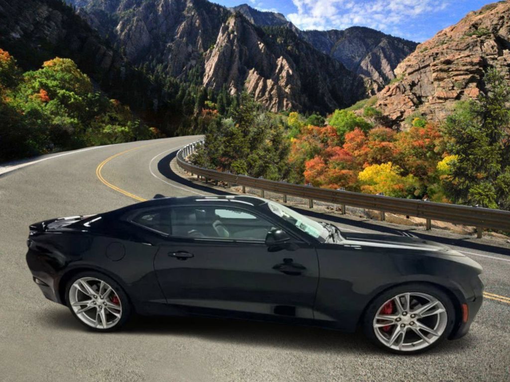 Used 2021 Chevrolet Camaro SS RWD image 5