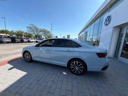 Used 2025 Volkswagen Jetta SE FWD image 11