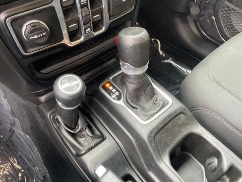 Used 2022 Jeep Wrangler Unlimited Sport AWD/4WD image 35