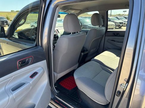 Used 2015 Toyota Tacoma PreRunner w/ SR5 Package RWD image 7