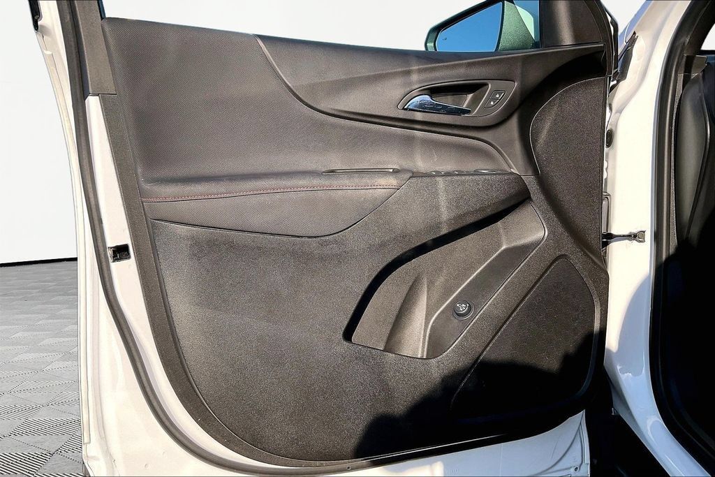 Used 2024 Chevrolet Equinox RS FWD image 23