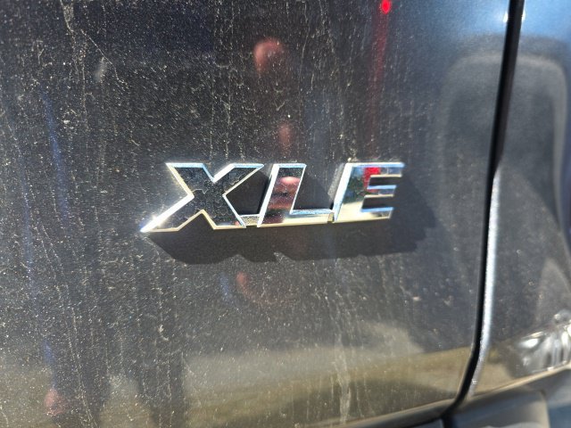 Used 2021 Toyota RAV4 XLE FWD image 11