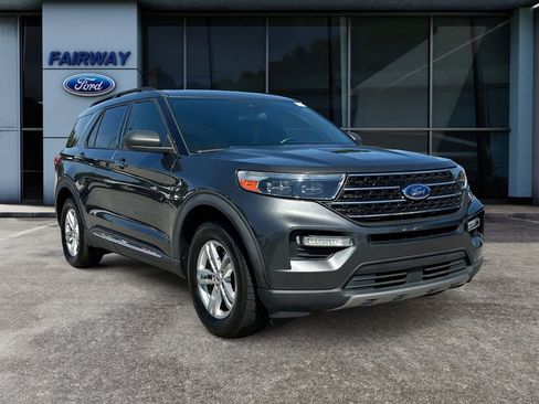Used 2020 Ford Explorer XLT w/ Equipment Group 202A RWD image 2