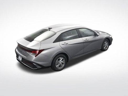 Used 2025 Hyundai Elantra SE FWD image 27