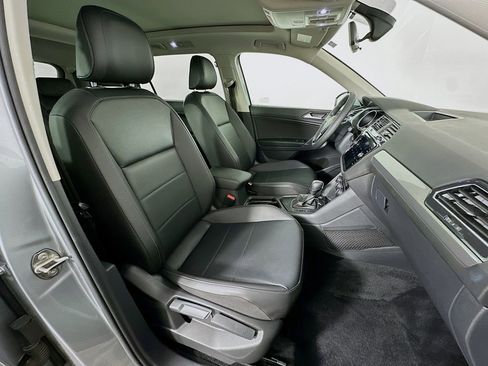 Used 2020 Volkswagen Tiguan SE image 28