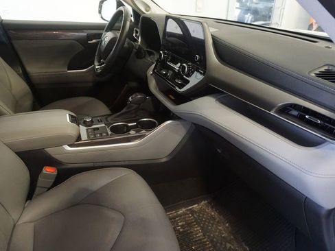 Used 2023 Toyota Highlander Limited AWD/4WD image 24