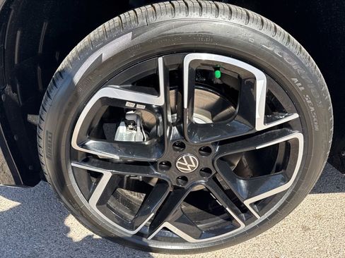 New 2026 Volkswagen Tiguan SEL R-Line AWD/4WD image 9