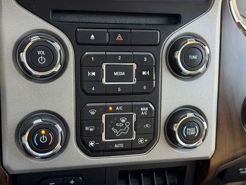 Used 2016 Ford F350 Lariat w/ Lariat Interior Package AWD/4WD image 21