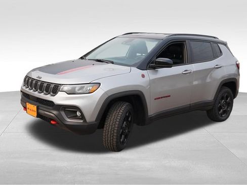 Used 2023 Jeep Compass Trailhawk w/ Trailhawk Convenience Group AWD/4WD image 11