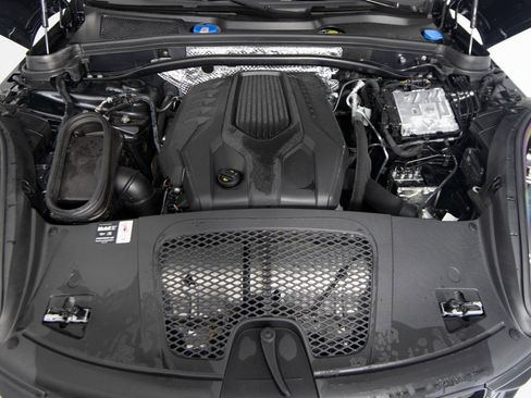 Certified 2025 Porsche Macan image 41