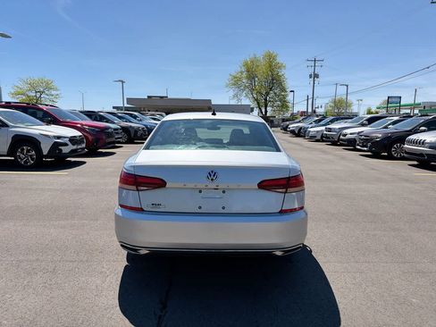 Used 2020 Volkswagen Passat 2.0T SE FWD image 12
