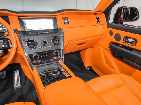 Used 2020 Rolls-Royce Cullinan image 32