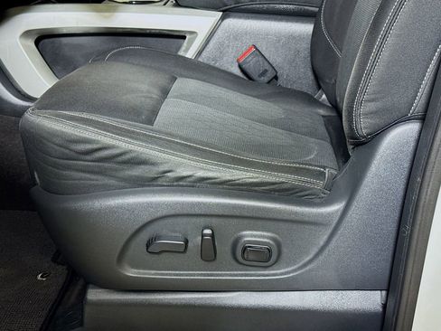 Used 2017 Nissan Titan SV RWD image 17