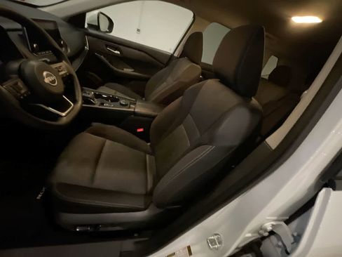 Used 2024 Nissan Rogue SV image 11