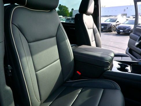 Used 2026 Chevrolet Suburban Premier w/ Sun And Tow Package image 29