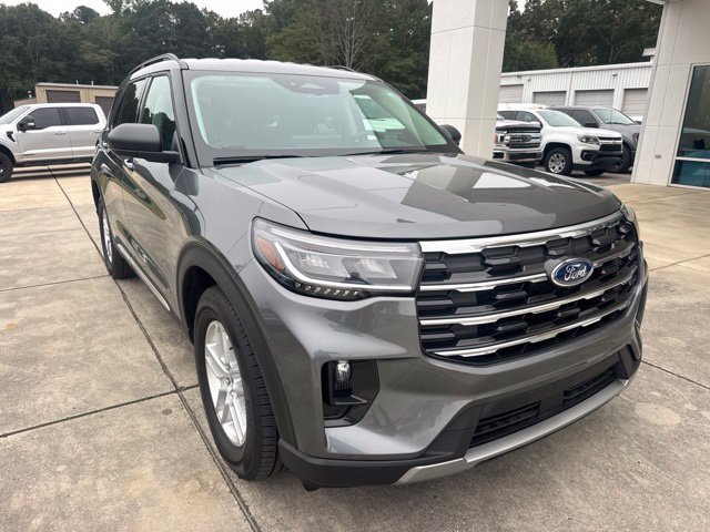 Used 2025 Ford Explorer Active w/ Active Comfort Package RWD image 1