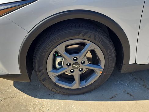 New 2025 Kia K4 LXS image 35