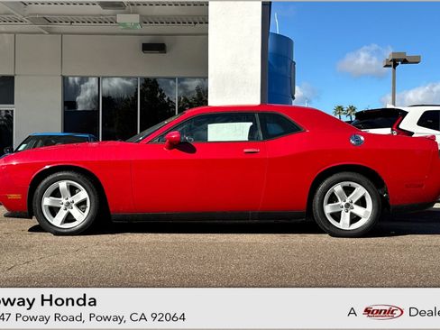Used 2013 Dodge Challenger R/T image 1