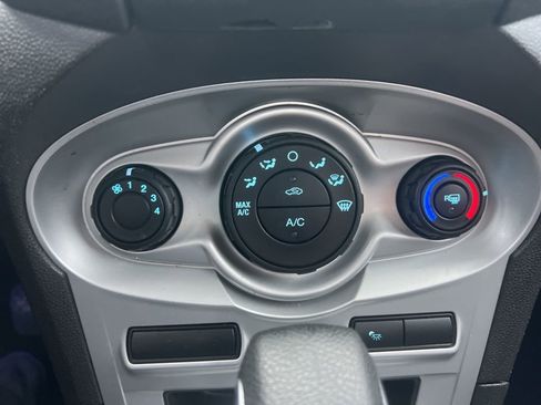 Used 2015 Ford Fiesta SE image 25