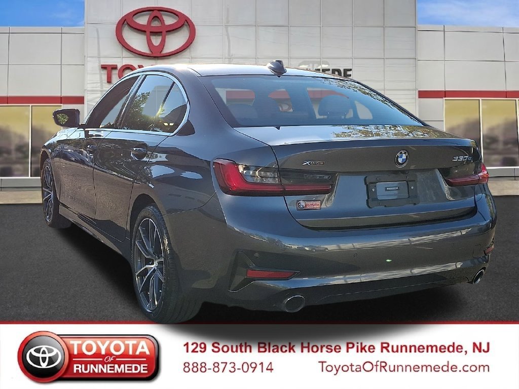 Used 2021 BMW 330e xDrive w/ Premium Package AWD/4WD image 4
