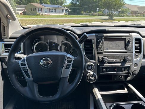 Used 2017 Nissan Titan PRO-4X AWD/4WD image 12