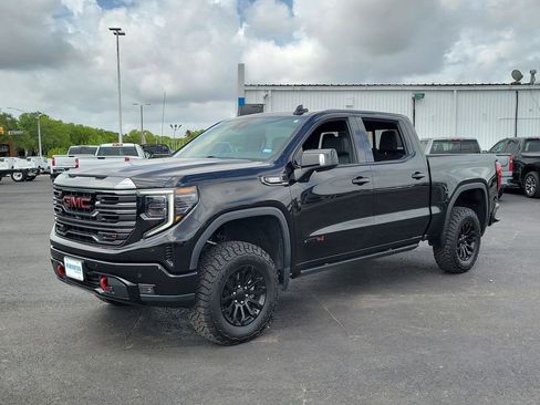 Certified 2022 GMC Sierra 1500 AT4 w/ Sierra Safety Plus Package AWD/4WD image 13