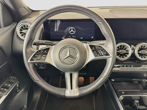 Used 2025 Mercedes-Benz GLB 250 image 18
