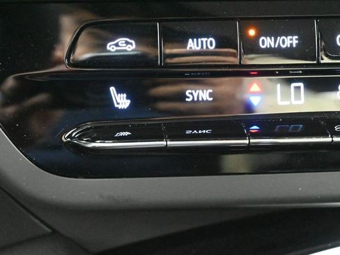 Used 2023 Buick Envision Essence AWD/4WD image 12