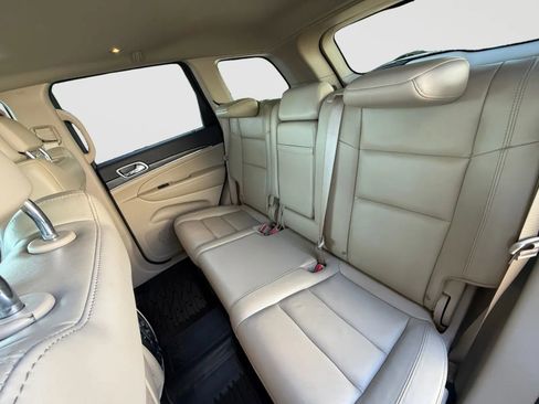 Used 2019 Jeep Grand Cherokee Limited AWD/4WD image 15