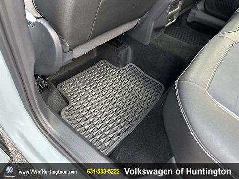 Certified 2025 Volkswagen Taos SE w/ Panoramic Sunroof Package image 21