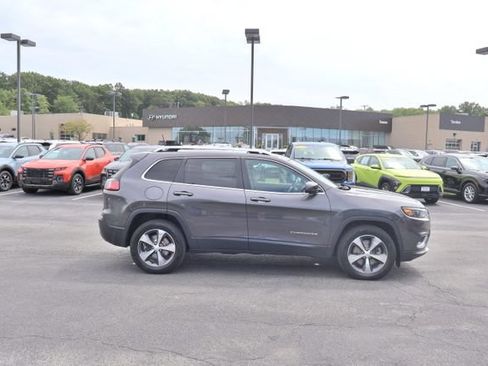 Used 2019 Jeep Cherokee Limited w/ Luxury Group AWD/4WD image 8