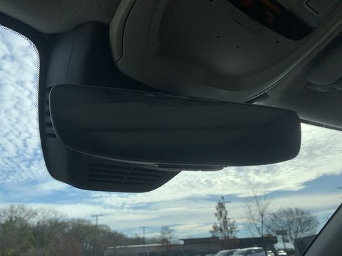 Used 2025 Volvo XC40 B5 Plus image 27