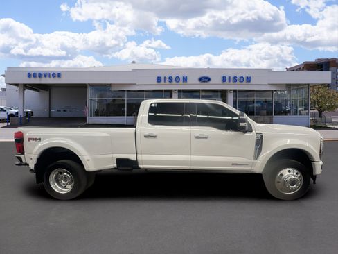 Certified 2024 Ford F450 Platinum w/ FX4 Off-Road Package image 2