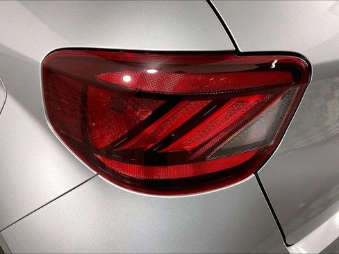 Used 2022 Hyundai Venue SEL FWD image 28