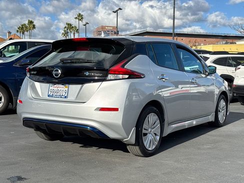 Used 2022 Nissan Leaf S image 11