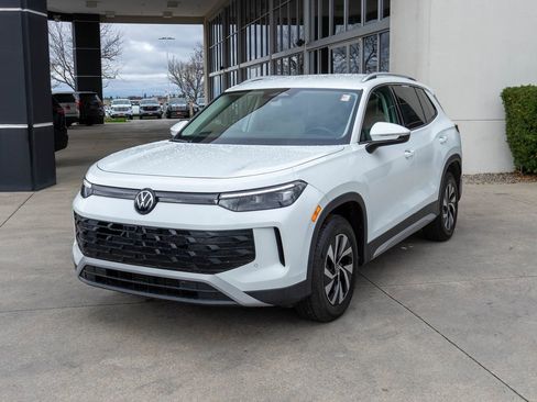 Used 2025 Volkswagen Tiguan S image 3