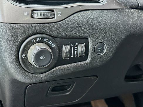 Used 2020 Jeep Cherokee Limited image 10